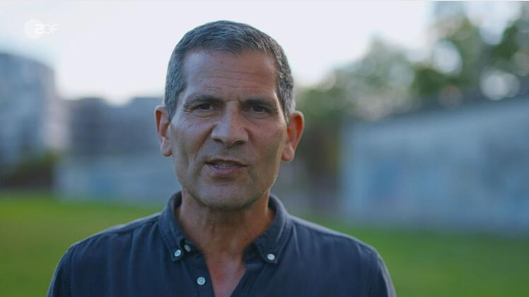 "Ist unsere Meinungsfreiheit in Gefahr?" Das ist die Leitfrage der neuen "Am Puls"-Doku mit "Morgenmagazin"-Moderator Mitri Sirin.