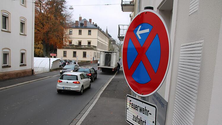 Ein absolutes Halteverbot wegen Feuerwehr-Zufahrt hat die Stadt Bad Kissingen in Teilen der Theresien- und der Hartmannstraße angeordnet. Foto: Ralf Ruppert