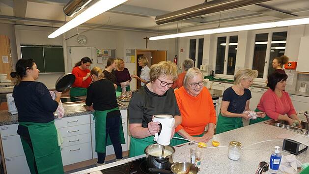 "Bio kann jeder", diesen Titel trug der Workshop des Ern&auml;hrungsinstituts "KinderLeicht" in der Bischofsheimer Hauswirtschaftsschule. Foto: Marion Eckert