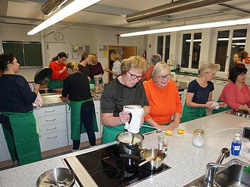 "Bio kann jeder", diesen Titel trug der Workshop des Ernährungsinstituts "KinderLeicht" in der Bischofsheimer Hauswirtschaftsschule. Foto: Marion Eckert