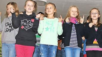 Der Schülerchor der Viertklässler setzte den musikalischen Rahmen für die Einführungsfeier.