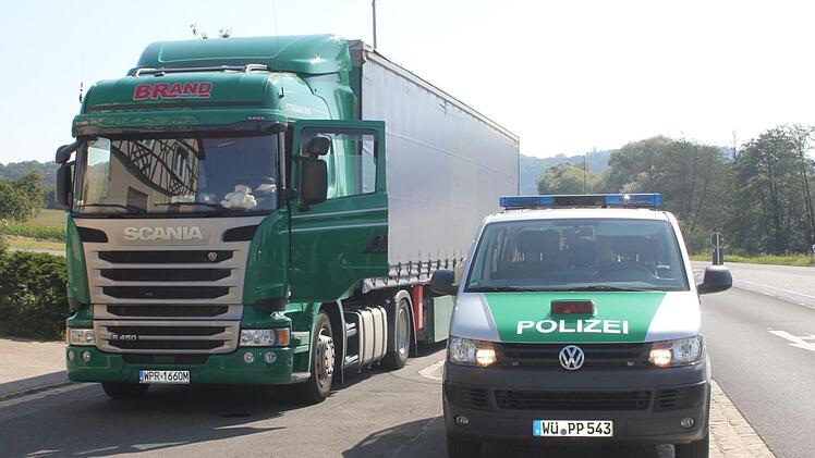 In Todtenweisach wurden die Brummis kontrolliert, wie dieser aus Polen.Foto: Ralf Kestel