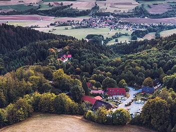 Die Radspitze ist ein beliebtes Ausflugsziel und jetzt auch Krimi-Tatort. Das Foto ziert auch den Titel des neuesten Buches von Carlo Fehn. Foto: Naturfranken