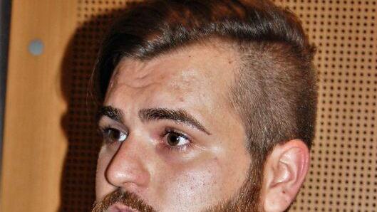 Schülervertreter Etienne Riedl bei seiner humorvollen Dankesrede Foto: Sigismund von Dobschütz