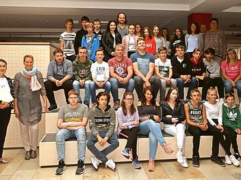 Die Teilnehmer der Auftaktveranstaltung der Projekte "Ich pack's an" und "Businessführerschein" im Rahmen der Berufsorientierung an der Grund- und Mittelschule Ebermannstadt Foto: Martin Haendl,