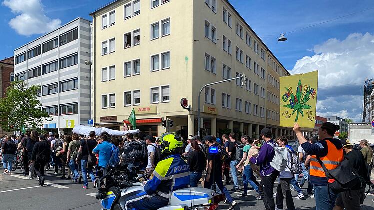 Global Marijuana March Nürnberg: Cannabis-Parade mit Hunderten Demonstranten - Bilderstrecke