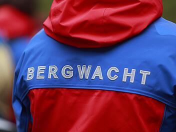 Wunsiedel: Bergwacht rettet Frau mit Hubschrauber - Kreislaufkollaps im Felsenlabyrinth