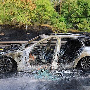 A73: Auto brennt bei Bamberg aus