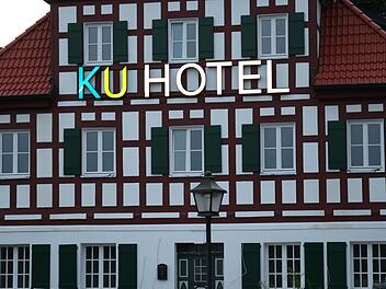 Der neue "Adler": Das einstige Kultwirtshaus in Burghaig wird ein Online-Hotel. Foto: Stephan Tiroch