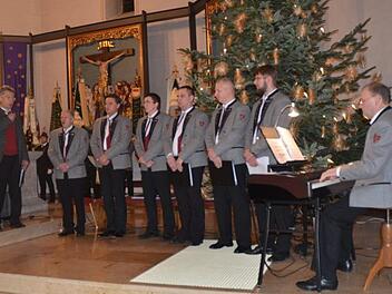 Die Gesangsgruppe des Musikvereins Größau-Posseck unter Leitung von Gottfried Grau war musikalischer Mitgestalter eines beeindruckenden Gottesdienstes im Gedenken an den heiligen Sebastian. Im Bild (v. l.) Gottfried Grau, Joachim Seuß, Matthias Grebner, Josef Lang, Marco Müller, Arno Kotschenreuther, Daniel Sünkel und Roland Völk. Foto: K.- H. Hofmann