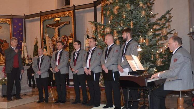 Die Gesangsgruppe des Musikvereins Größau-Posseck unter Leitung von Gottfried Grau war musikalischer Mitgestalter eines beeindruckenden Gottesdienstes im Gedenken an den heiligen Sebastian. Im Bild (v. l.) Gottfried Grau, Joachim Seuß, Matthias Grebner, Josef Lang, Marco Müller, Arno Kotschenreuther, Daniel Sünkel und Roland Völk. Foto: K.- H. Hofmann