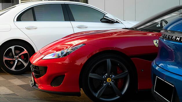 Ansbach: Ferrari direkt aus Garage gestohlen - Polizei nennt enorme Schadensh&ouml;he