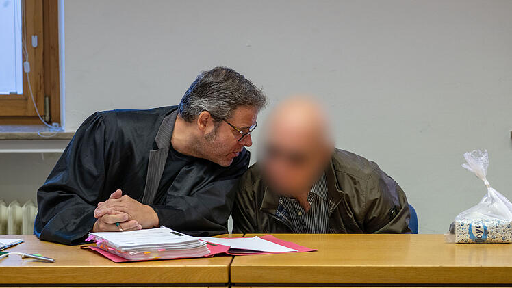 Beginn Prozess gegen einen Senioren, der seine Lebensgefährtin e