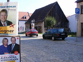 Nicht nur in der Höchstadter Innenstadt türmen sich derzeit Wahlplakate und prägen so das Stadtbild. Foto: Mona Lisa Eigenfeld
