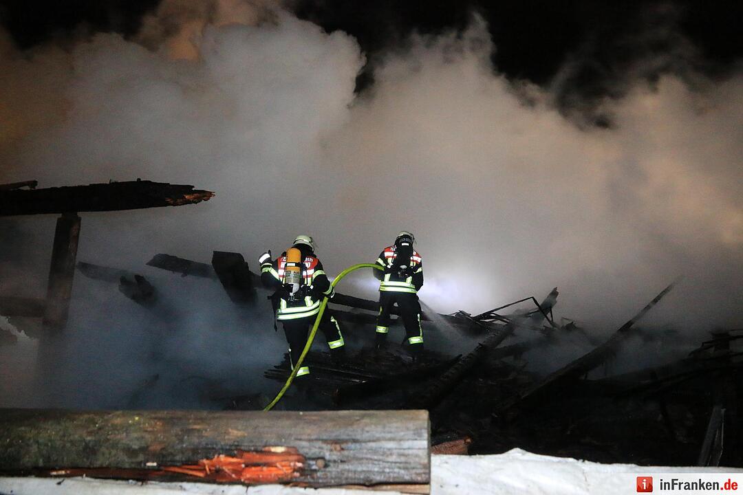 Großeinsatz: Scheunenbrand in Seigendorf