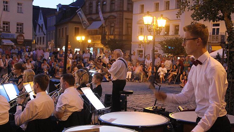 Das sinfonische Orchester Kasendorf unter der Leitung von Thomas Eschenbacher.  Foto: Sonny Adam