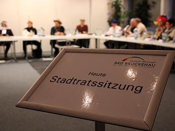 Einmal im Monat trifft sich der Bad Brückenauer Stadtrat. Dieses Bild entstand bei der Faschingssitzung im Februar. Foto: Ulrike Müller