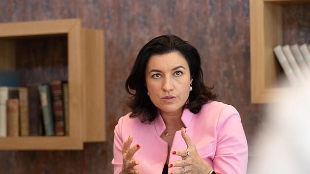 Staatsministerin Dorothee Bär sorgt mit einem Spendenaufruf für Unmut.  Archivfoto: Daniel Biscan