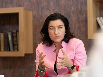 Staatsministerin Dorothee Bär sorgt mit einem Spendenaufruf für Unmut.  Archivfoto: Daniel Biscan