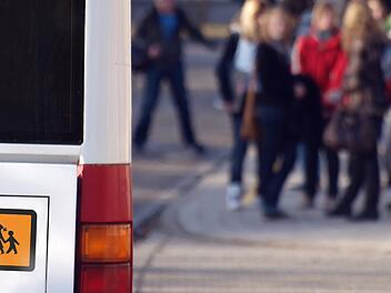 Verletzte bei Schulbus-Unfall im Kreis Roth