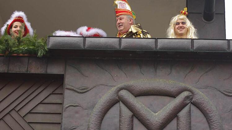 Das Prinzenpaar Heinrich I. und Felicitas I. bei seiner Regierungserklärung