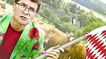 Mäc Härder schwenkt die fränkische Fahne. Foto: pr