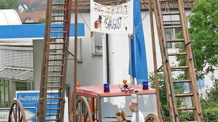 Wie bei früheren Feuerwehrfesten wird altes und neues Gerät wieder wirkungsvoll zur Schau gestellt. Foto: Eckehard Kiesewetter