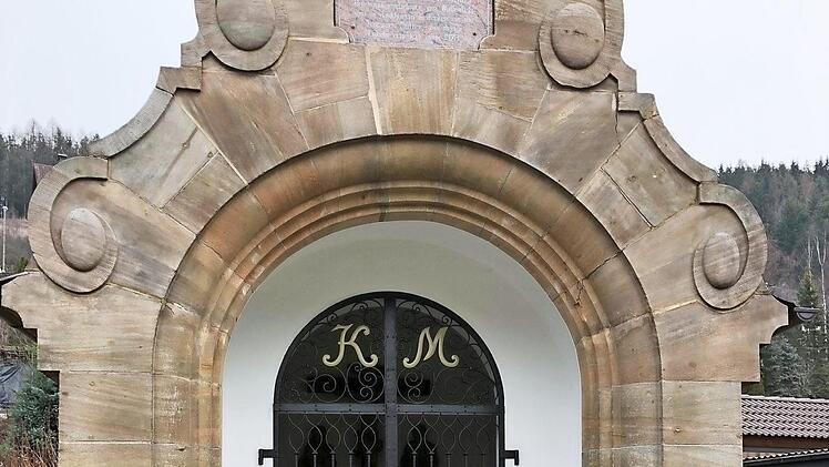 Die Kapelle am Reupoldsberg weist verschiedene Schäden auf und muss durch die Stadt Wallenfels saniert werden.  Foto: Michael Wunder