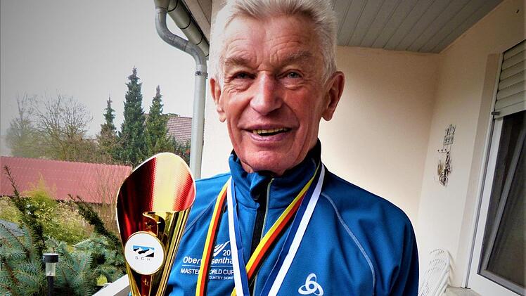 Noch kein bisschen müde: Anton Wartha wurde in seiner Altersklasse in Ruhpolding erneut deutscher und bayerischer Meister im klassischen Ski-Langlauf.  Foto: Werner Reißaus