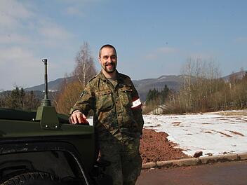 Major Christoph Peschel führt durch den Standort Wildflecken. Foto: Ulrike Müller
