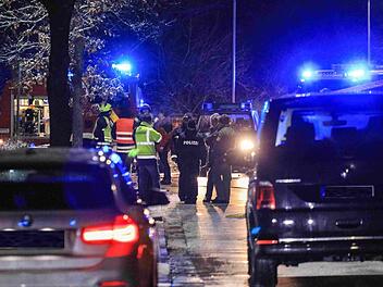 Ein 56-j&auml;hriger Mann stirbt bei einem Verkehrsunfall in Stein, vom Unfallfahrer fehlt zun&auml;chst jede Spur.  Foto: NEWS5 / Merzbach