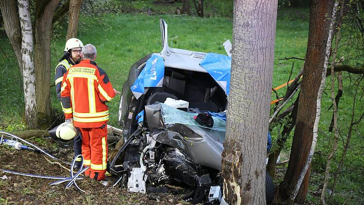 Am Donnerstagabend (9. Mai 2019) ist es bei Selb (Kreis Wunsiedel, Oberfranken) zu einem schweren Unfall gekommen. Fotos: Fricke/News5