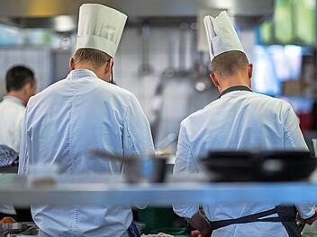 In der Gastronomie gab es im Landkreis Kulmbach im September einen leichten Rückgang der Beschäftigtenzahlen. Foto: Jens Büttner/dpa