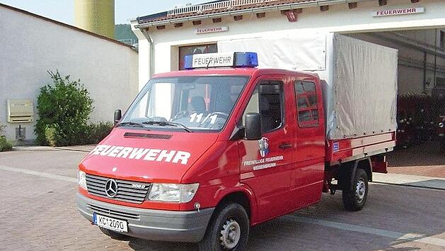 Dieser Sprinter (Erstzulassung 1995) wird bei der Feuerwehr Wei&szlig;enbrunn durch einen neuen Mannschaftstransportwagen (MTW) ersetzt. Das beschloss das Gemeinderatsgremium. Foto: Karl-Heinz Hofmann