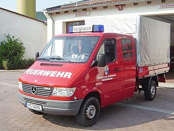 Dieser Sprinter (Erstzulassung 1995) wird bei der Feuerwehr Weißenbrunn durch einen neuen Mannschaftstransportwagen (MTW) ersetzt. Das beschloss das Gemeinderatsgremium. Foto: Karl-Heinz Hofmann