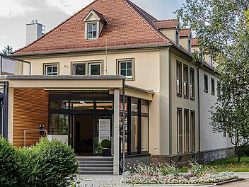 Eingangsbereich zum Badehaus. Foto: Samuel Becker/Kurhaus Hotel Bad Bocklet