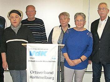 Frauenbeauftragte Lorette Weiß und Vize-Ortsvorsitzender Siegfried Dill (von links) sowie stellvertretender Kreisvorsitzender Helmut Beck und Ortsvorsitzender Georg Väth (von rechts) dankten den HWH-Sammlern (ab 3. v. l.) Maria Weidner, Werner Hal...