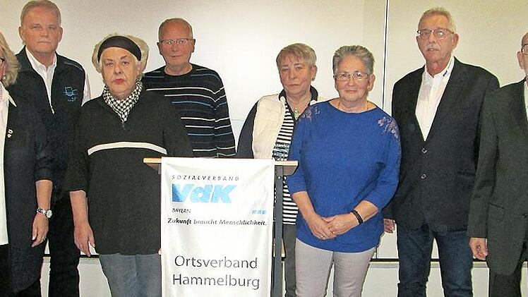 Frauenbeauftragte Lorette Weiß und Vize-Ortsvorsitzender Siegfried Dill (von links) sowie stellvertretender Kreisvorsitzender Helmut Beck und Ortsvorsitzender Georg Väth (von rechts) dankten den HWH-Sammlern (ab 3. v. l.) Maria Weidner, Werner Hal...