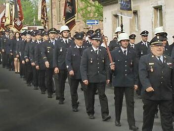 Kirchenparade der Feuerwehrler. Foto: Bernd Czelustek