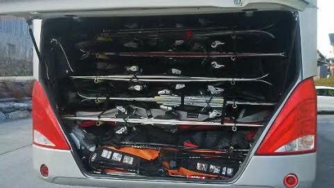 Für sicheren Transport von Ski und Snowboards empfehlen sich spezielle Skikoffer.  Foto: MAN/dpp-AutoReporter