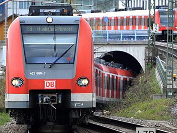 Die S-Bahn-Linie 1 hat derzeit Verspätung: Die Deutsche Bahn hat vor Verzögerungen auf der Strecke zwischen Nürnberg und Bamberg gewarnt. Symbolbild: Frank Leonhardt / dpa