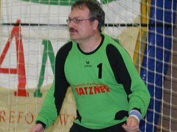 Bis weit in die zweite Halbzeit hinein hielt der Eberner Torwart Franz Weis sein Team mit Glanzparaden gegen die SG Rödental im Spiel, doch am Ende sprang doch noch ein deutlicher Erfolg für die SG heraus.