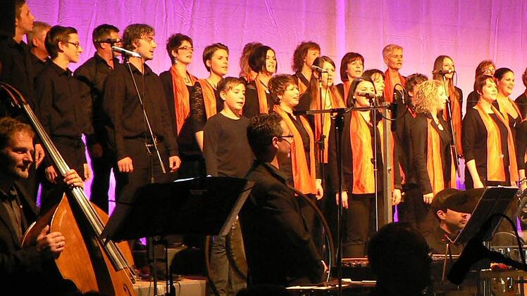 Der Chor"maso maso" aus Gräfendorf bei einem Auftritt.  Foto: Silberbach