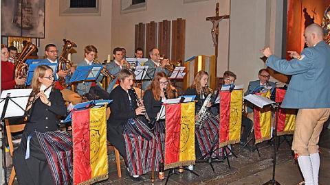 "Bläserklänge im Advent" bot die Trachtenkapelle des Musikvereins Obertheres in der Pfarrkirche in Obertheres.  Foto: Ulrike Langer
