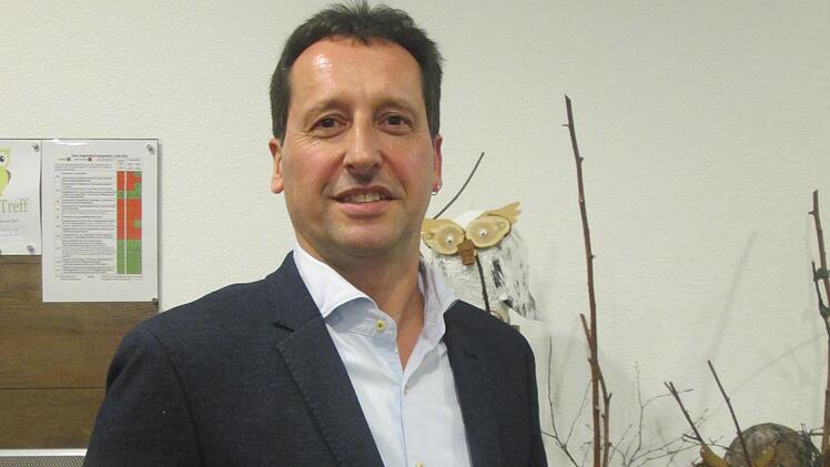 Oliver Lukaschewitsch tritt bei der Fuchsstädter Bürgermeisterwahl für die UWG an.  Foto: Winfried Ehling