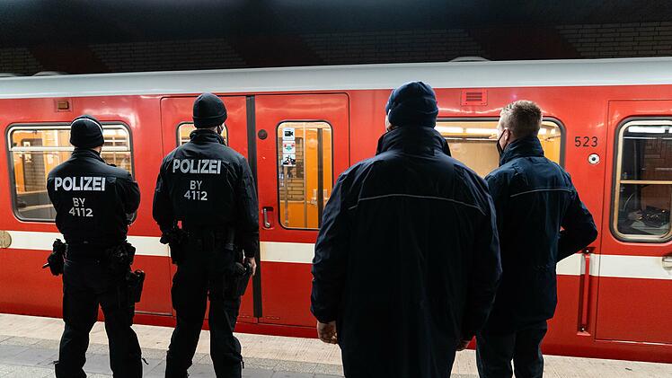 Coronavirus - 3G Kontrollen im Nürnberger ÖPNV