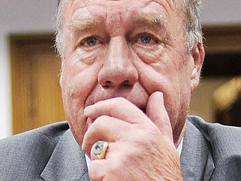 Der ehemalige bayerische Verfassungsschutzpräsident Gerhard Forster  vor dem NSU-Untersuchungsausschuss im Bayerischen Landtag  Foto: Andreas Gebert/dpa