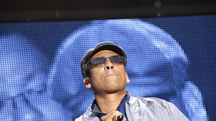 Xavier Naidoo machte seine Fans am Samstag im Forchheimer Jahnstadion glücklich. Foto: Josef Hofbauer