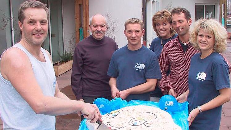 Mega-Torte zum achtjährigen Bestehen. Foto: Ralf Ruppert