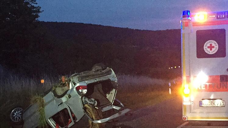 Die vier Insassen kamen lebend aus dem Golf raus - alle waren verletzt, das Fahrzeuge hatte nur noch Schrottwert. Foto: Stephan Tiroch